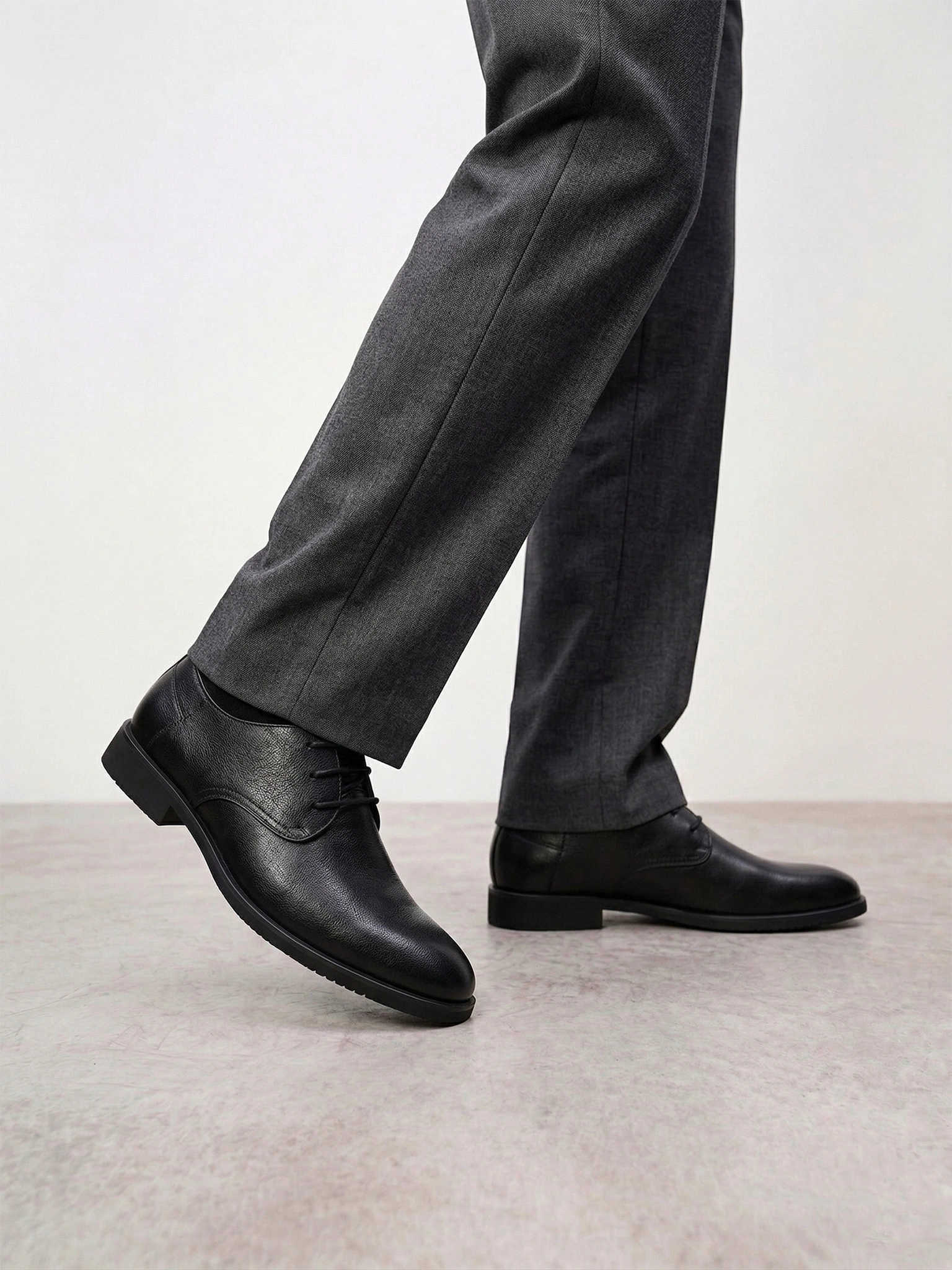 Туфли-дерби черного цвета на низком каблуке